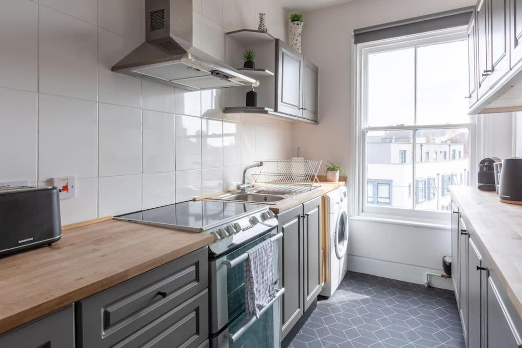 Apartment Large Two Bedroom In Cliftonville